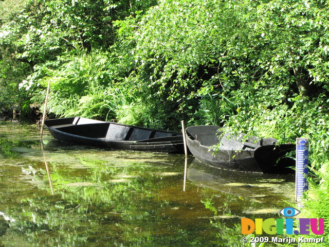 SX06240 Two rowboats mored on canal